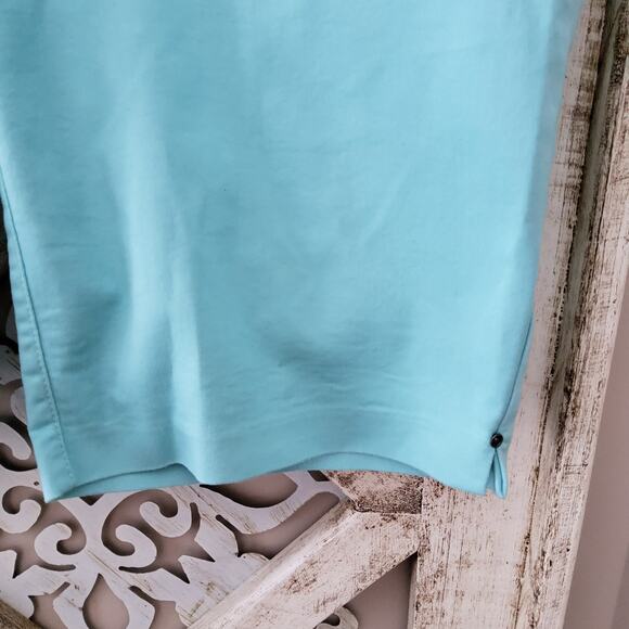 Napa Valley Women's Petite Pull on Comfort Elastic Waist Capri in Aqua - Picture 3 of 4